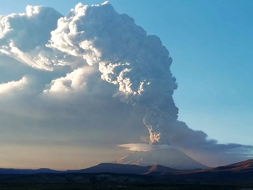 Éruption du volcan Ubinas en juillet 2019