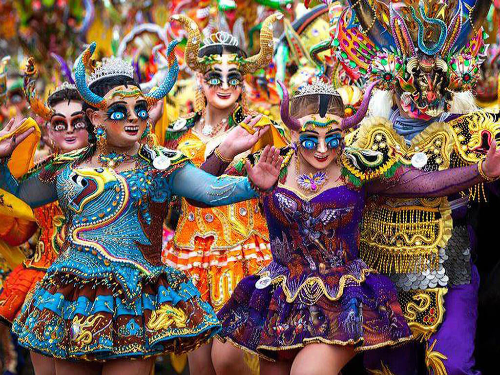 Danses et costumes traditionnels pour le carnaval d'Oruro en Bolivie