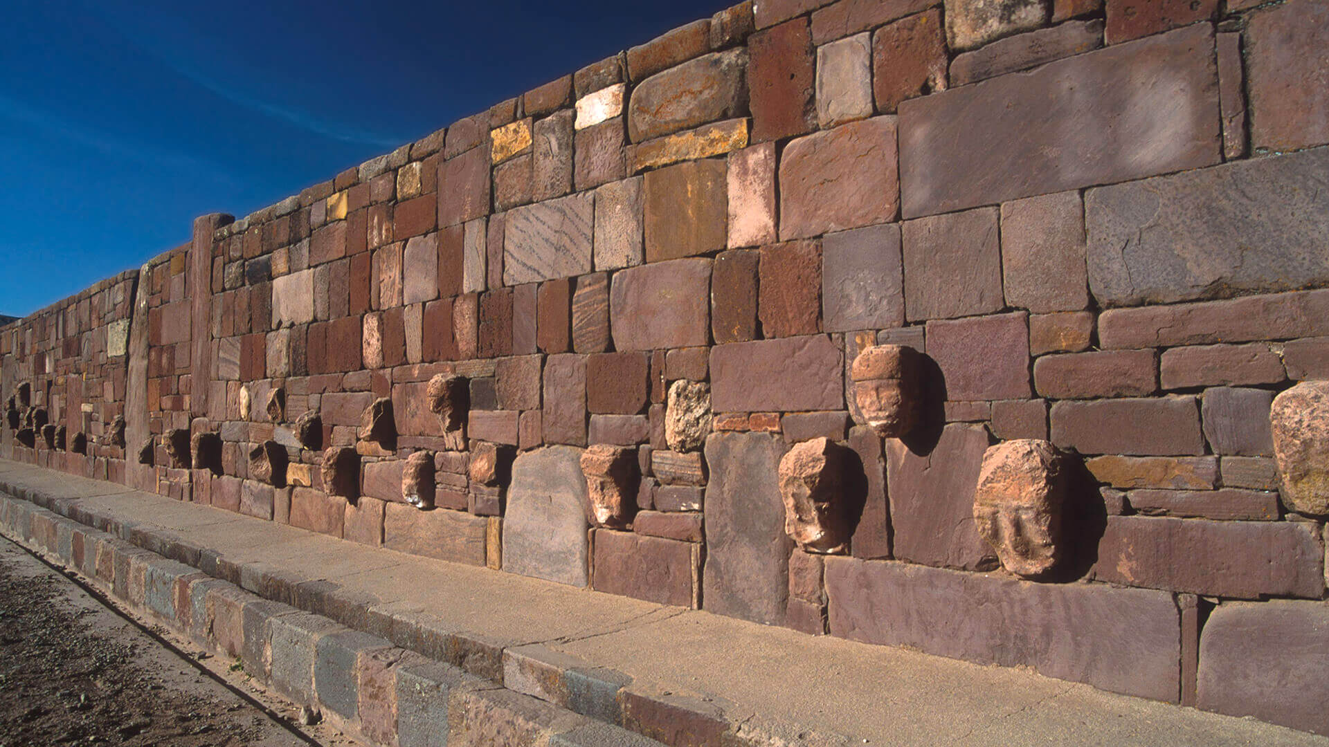 Tiahuanaco et ses têtes anthropomorphes